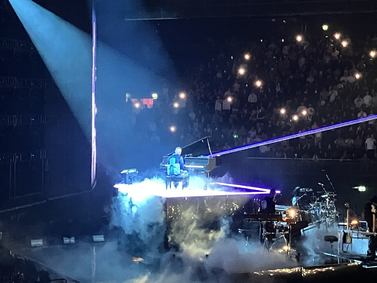 Dave Ziggo Dome concert: Dave speelt piano tijdens Both Sides of a Smile